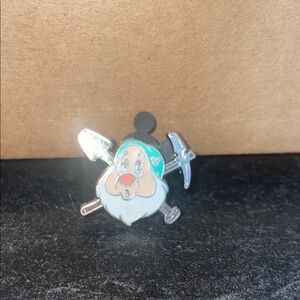 2014 Snow White Sleepy Dwarf Disney Pin